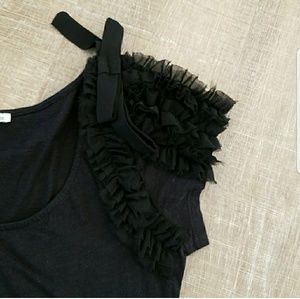 🔥3 for $20 | EUC Black Ruffle Sleeve Top